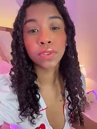 bella__honey webcam model stream image