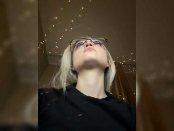 FoxyLina webcam bongacams model stream image