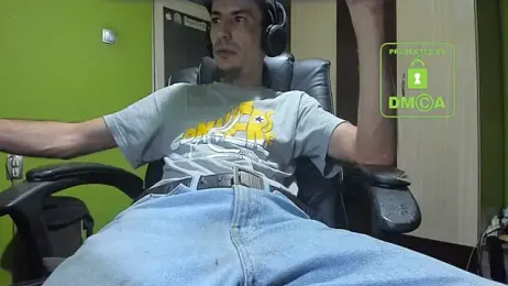 BigCumShoot webcam model stream image