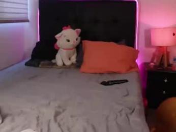 allysonfreeman21 webcam model stream image