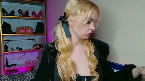 Creatrix_Lola webcam model stream image