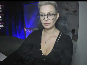 MamaKoska webcam model stream image