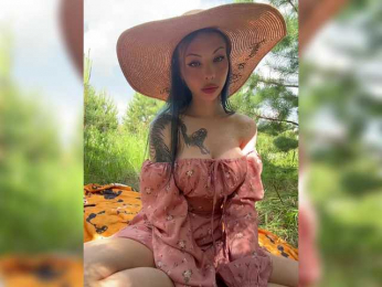 juli_jam webcam bongacams model stream image