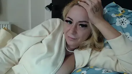 _karolynesyera_ webcam stripchat model stream image