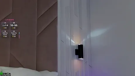 SaraHearts webcam model stream image