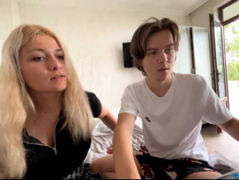 Hikkiii webcam model stream image