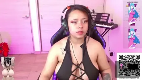 Emmachan19 webcam model stream image