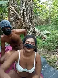 Black_bee8 webcam model stream image
