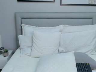 mili-moon webcam model stream image