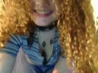 merida-red webcam camsoda model stream image