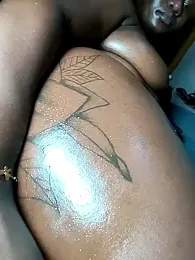 Hugemassivebootie webcam stripchat model stream image