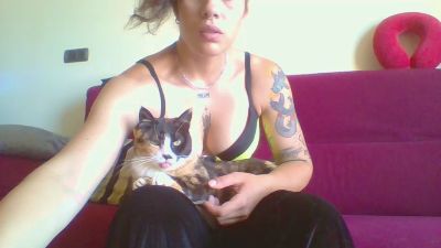 lushowroll webcam model stream image