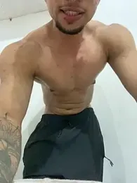 MoreninhoMagrinho webcam stripchat model stream image