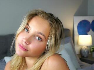Verona Button webcam model stream image