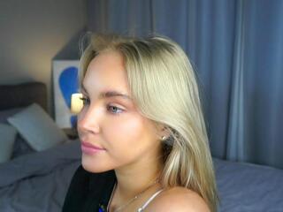 Verona Button webcam model stream image