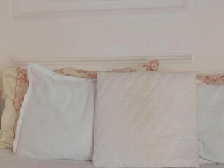 Abril Colls webcam model stream image