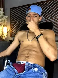 B_Wild webcam model stream image
