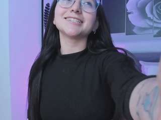 luucyjoness webcam model stream image