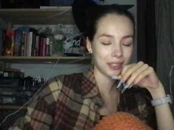 VoidWithYuna webcam model stream image