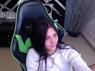 emily-cooper-a webcam model stream image