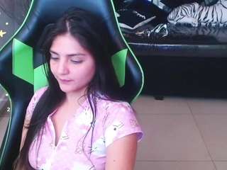 emily-cooper-a webcam model stream image