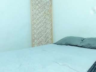 tarahills webcam model stream image