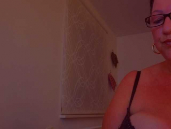 Connyat99 webcam model stream image