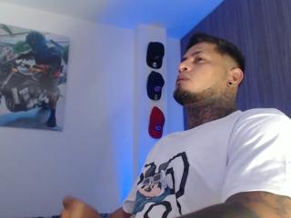 Apolo Strongman webcam model stream image