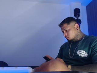 Apolo Strongman webcam model stream image