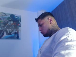 Apolo Strongman webcam model stream image