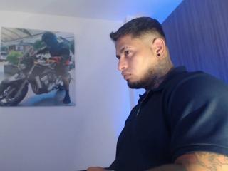Apolo Strongman webcam model stream image