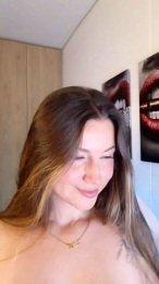 BruunaLove_ webcam model stream image