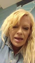 Kloie webcam model stream image