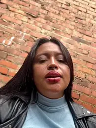 -Mia1 webcam model stream image