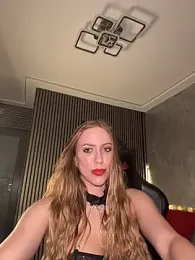 LunaAlya webcam model stream image