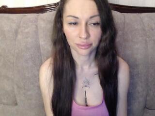 Lyala Moon webcam model stream image