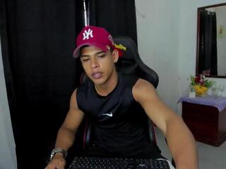 Dereck Hartmann webcam model stream image