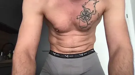 YoloNude webcam model stream image