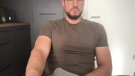 YoloNude webcam model stream image