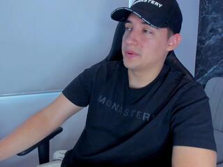 Max Corner webcam model stream image