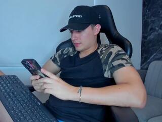 Max Corner webcam model stream image
