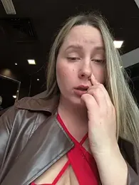 Mona_Plus webcam model stream image