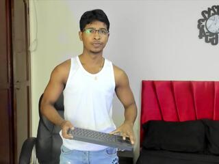 Jones Bincs webcam model stream image