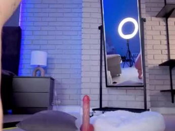 hazel_7 webcam model stream image