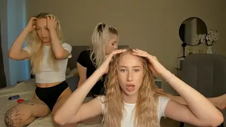 blondegirlss webcam model stream image