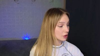 SandraSanvee webcam model stream image