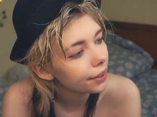 queenieeveringham webcam camsoda model stream image