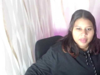 LauraBree webcam model stream image