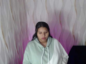 LauraBree webcam model stream image