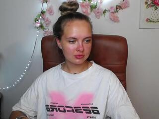 Khaleesi Moon webcam model stream image
